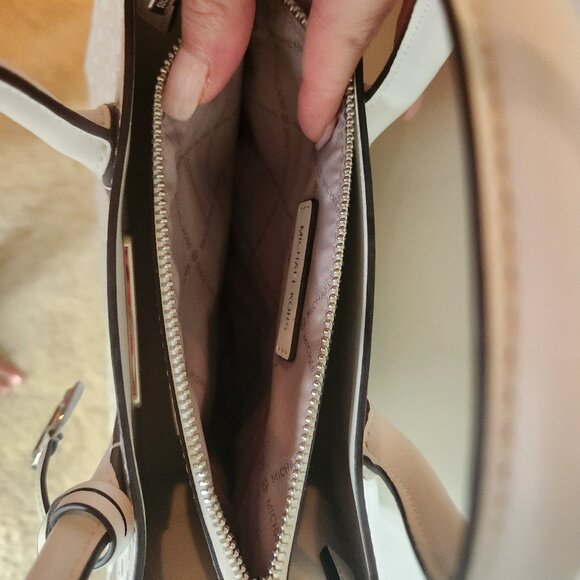 Michael Kors - White Crossbody - Picture 4 of 10